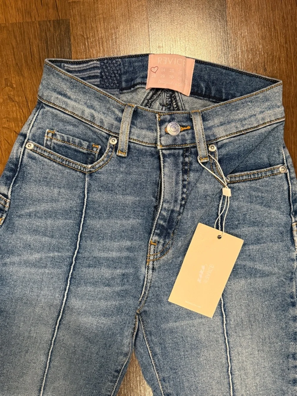 NWT Revice Venus Flares Stargirl Jeans in size 23 - Picture 4 of 10